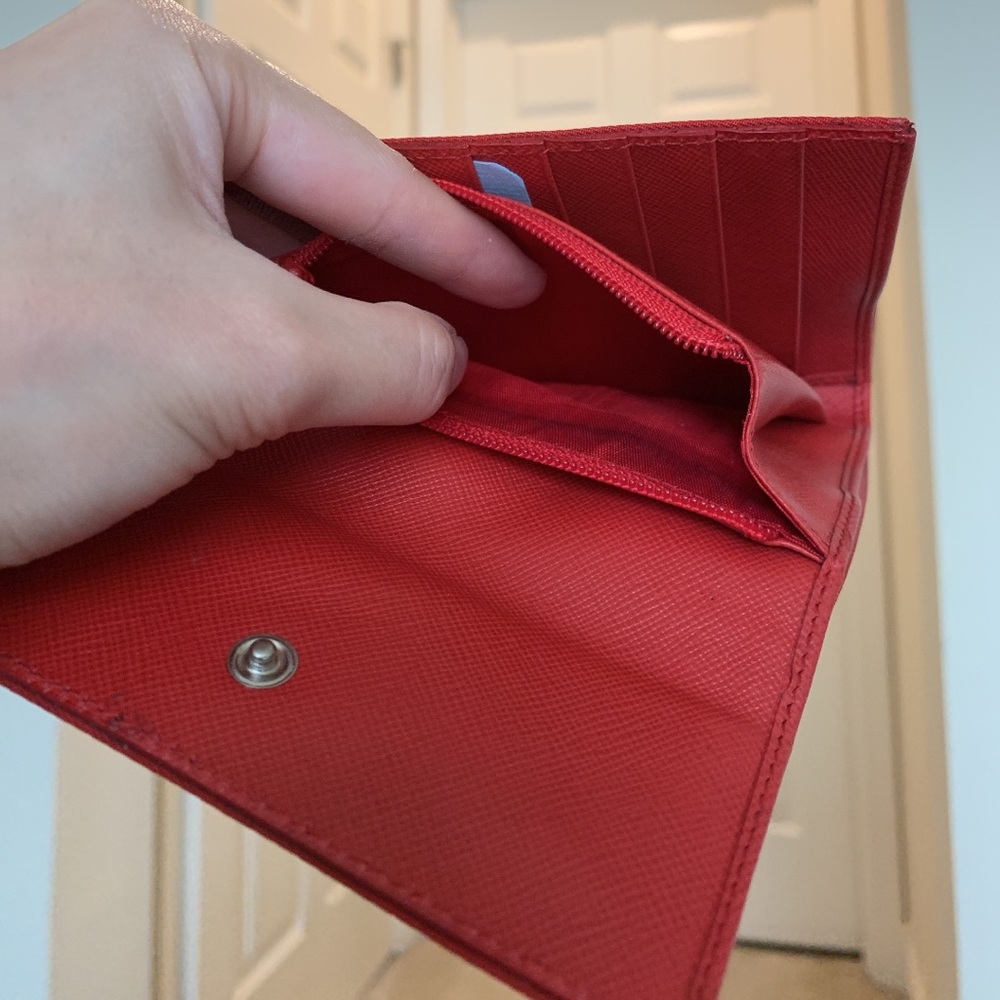 🚫SOLD🚫NIB red Prada trifold wallet - Picture 6 of 8